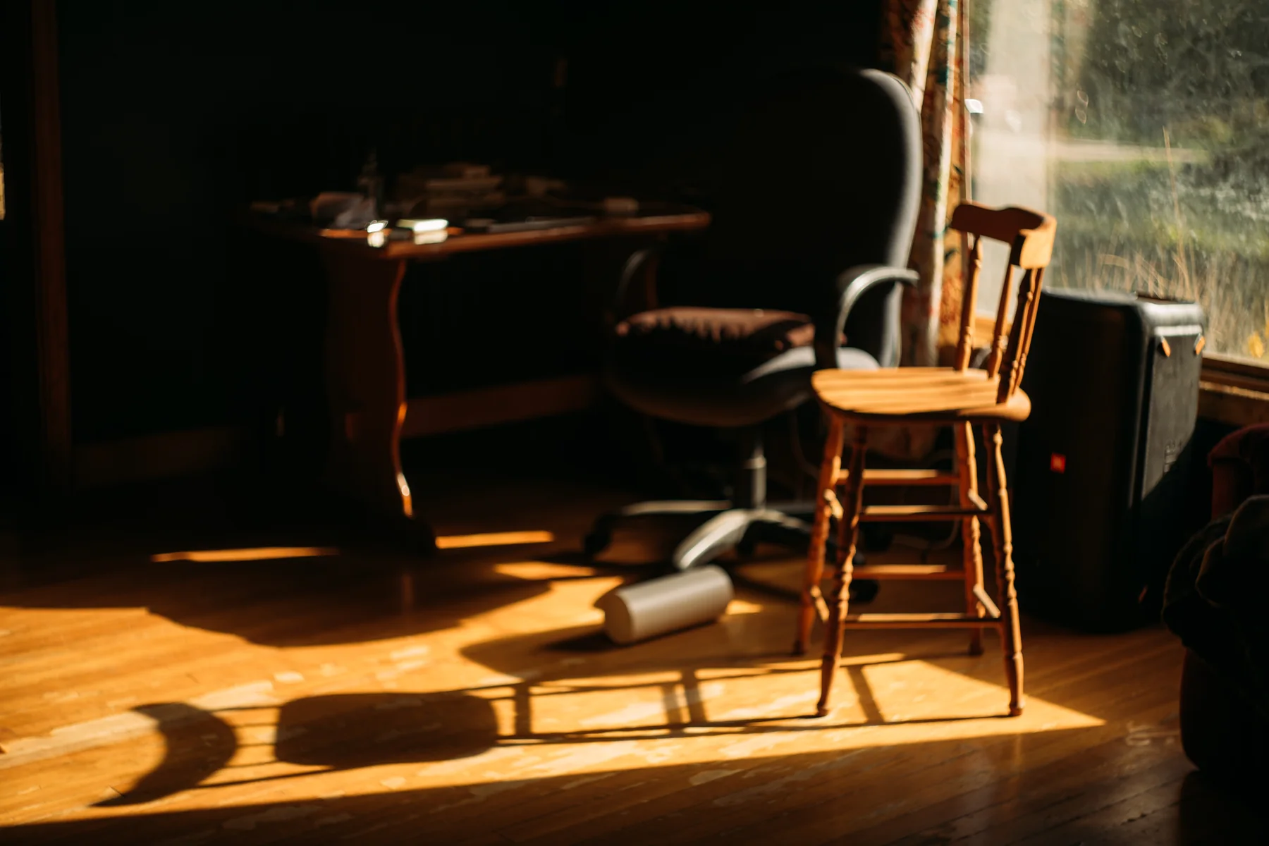 Warm interior chair and practical light test for Last of a Dying Breed